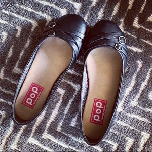 🌷POP black ballet flats w/ buckle accents 🌷